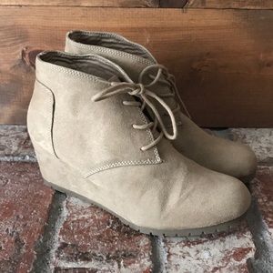 NWOT Wedge Boot
